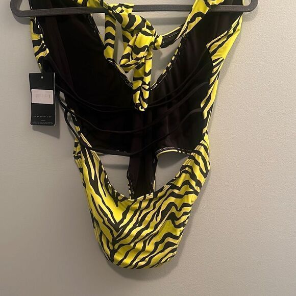Icon Swim Women's Yellow Zebra Print Strappy Halter One Piece Swimsuit XL NWT - Picture 5 of 5